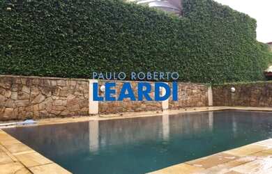 Imagem: A casa em condomínio possui 4 Dormitórios, 4 Banheiros, 4