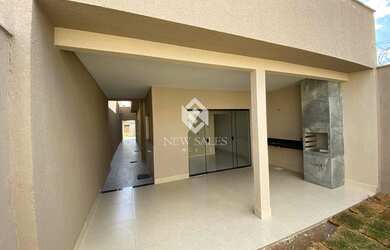 Imagem: A casa possui 3 Dormitórios, 1 Banheiro, 1 Vaga na garagem