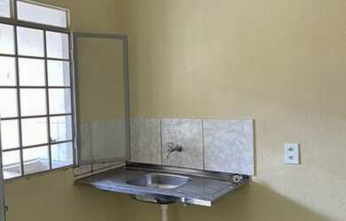 Imagem: O apartamento possui 1 Dormitório, 1 Banheiro, 1 Vaga na garagem