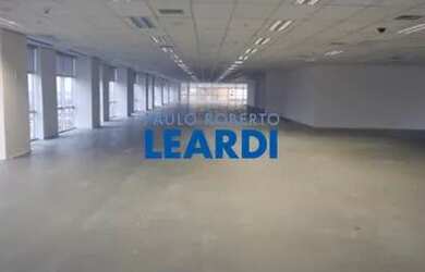 Imagem: O depósito possui 5 Vagas na garagem, 1.145m² de Área e