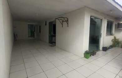 Imagem: A casa possui 2 Dormitórios, 2 Banheiros, 1 Vaga na garagem