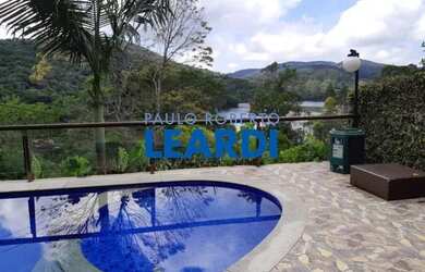 Imagem: A casa em condomínio possui 4 Dormitórios, 5 Banheiros, 5