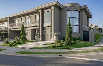 Imagem: A casa em condomínio possui 4 Dormitórios, 2 Banheiros, 4