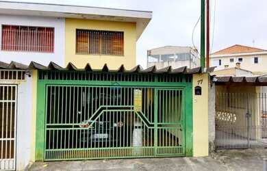 Imagem: A casa possui 3 Dormitórios, 4 Banheiros, 2 Vagas na garagem