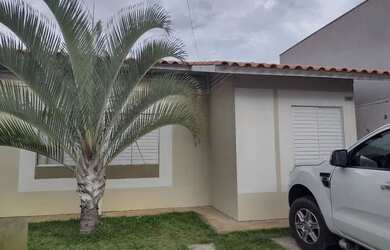 Imagem: A casa em condomínio possui 2 Dormitórios, 1 Banheiro, 2 Vagas
