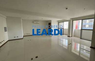 Imagem: O depósito possui 2 Vagas na garagem, 58m² de Área e está