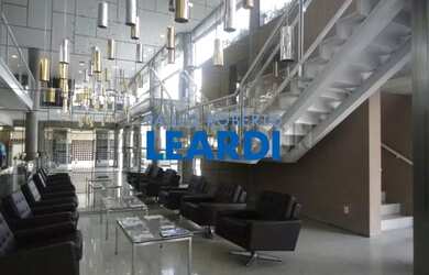 Imagem: O depósito possui 1 Vaga na garagem, 33m² de Área e está