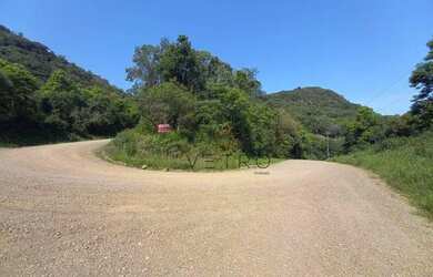 Imagem: O terreno possui 7.700m² de Área e está localizado em Gramado