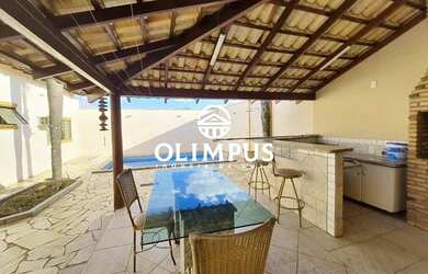 Imagem: A casa possui 3 Dormitórios, 5 Banheiros, 2 Vagas na garagem