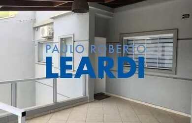 Imagem: A casa possui 2 Dormitórios, 2 Banheiros, 2 Vagas na garagem