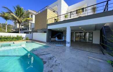 Imagem: A casa em condomínio possui 4 Dormitórios, 5 Banheiros, 4