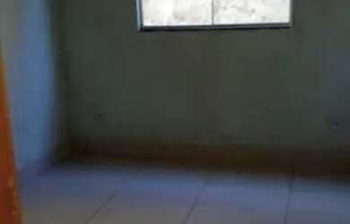 Imagem: A casa possui 2 Dormitórios, 1 Banheiro, 2 Vagas na garagem