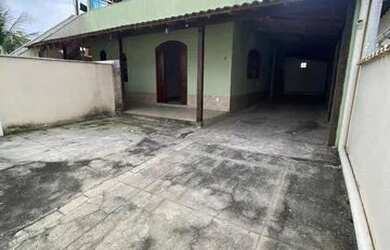 Imagem: A casa possui 3 Dormitórios, 1 Banheiro, 4 Vagas na garagem