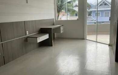 Imagem: A casa possui 4 Dormitórios, 5 Banheiros, 5 Vagas na garagem