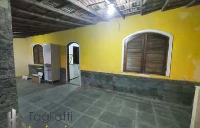 Imagem: A casa possui 2 Dormitórios, 1 Banheiro, 70m² de Área e