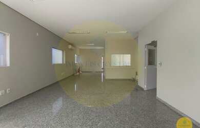 Imagem: O depósito possui 4 Vagas na garagem e 350m² de Área e está