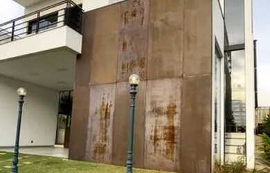 Imagem: A casa em condomínio possui 4 Dormitórios, 5 Banheiros, 4