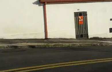 Imagem: A casa possui 1 Dormitório, 1 Banheiro, 1 Vaga na garagem