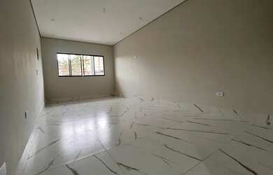 Imagem: A casa possui 3 Dormitórios, 3 Banheiros, 3 Vagas na garagem