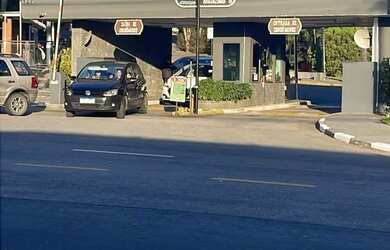 Imagem: A casa possui 3 Dormitórios, 1 Banheiro, 213m² de Área e