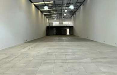 Imagem: O depósito possui 5 Vagas na garagem, 700m² de Área e está