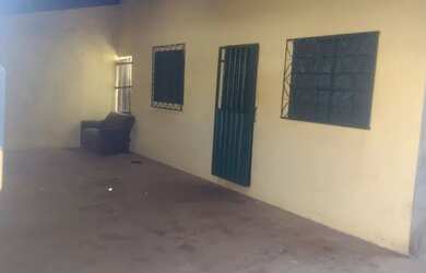 Imagem: A casa possui 2 Dormitórios, 1 Banheiro, 3 Vagas na garagem