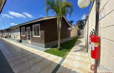 Imagem: A casa possui 2 Dormitórios, 1 Banheiro, 1 Vaga na garagem