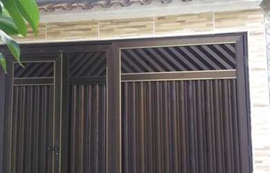 Imagem: A casa possui 1 Dormitório, 1 Banheiro, 1 Vaga na garagem e