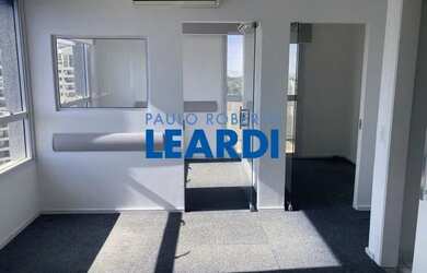 Imagem: O depósito possui 2 Vagas na garagem e 80m² de Área e está