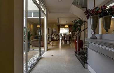 Imagem 6: Venda Casa com 297,24 metroQuadrado, 4 dormitório s , 2 vaga s . Swiss...