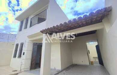 Imagem: A casa possui 3 Dormitórios, 3 Banheiros, 3 Vagas na garagem