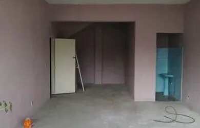 Imagem 8: Casa salão comercial numa frente e 4 salões comerciais na outra frente