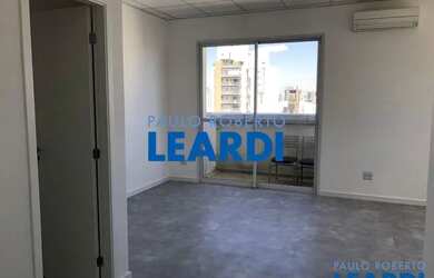 Imagem: O depósito possui 1 Vaga na garagem, 32m² de Área e está