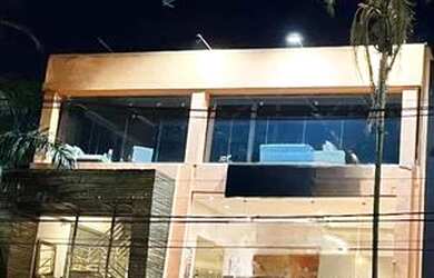 Imagem: A casa possui 1 Dormitório, 5 Banheiros, 5 Vagas na garagem