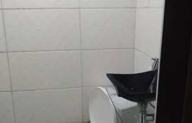 Imagem: A casa possui 1 Dormitório, 1 Banheiro e está localizado