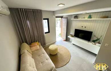 Imagem: A casa possui 2 Dormitórios, 2 Banheiros, 2 Vagas na garagem