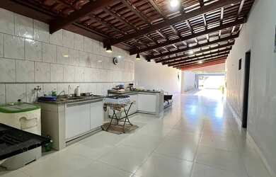 Imagem: A casa possui 3 Dormitórios, 1 Banheiro e 178m² de Área e