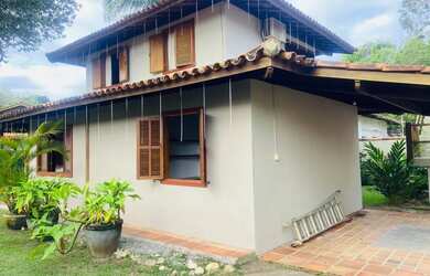 Imagem: A casa possui 2 Dormitórios, 3 Banheiros, 2 Vagas na garagem