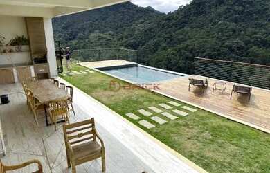 Imagem: A casa em condomínio possui 4 Dormitórios, 5 Banheiros, 2