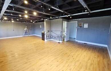 Imagem: O depósito possui 2 Vagas na garagem, 64m² de Área e está