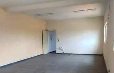 Imagem: O depósito possui 2 Vagas na garagem, 387m² de Área e está