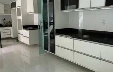 Imagem: A casa possui 5 Dormitórios, 5 Banheiros, 5 Vagas na garagem