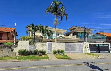 Imagem: A casa possui 5 Dormitórios, 5 Banheiros, 2 Vagas na garagem