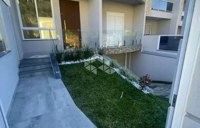 Imagem: A casa possui 3 Dormitórios, 2 Banheiros, 3 Vagas na garagem