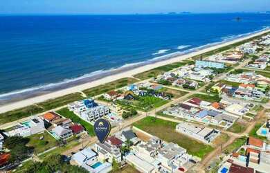 Imagem: A casa possui 4 Dormitórios, 4 Banheiros, 5 Vagas na garagem