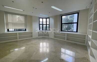 Imagem: O depósito possui 497m² de Área e está localizado em Centro