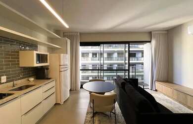 Imagem: O apartamento possui 1 Dormitório, 1 Banheiro, 1 Vaga na garagem