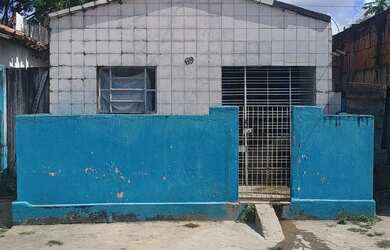 Imagem: A casa possui 2 Dormitórios e 1 Banheiro e está localizado