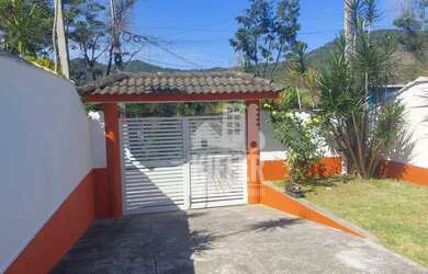 Imagem: A casa possui 2 Dormitórios, 2 Banheiros, 2 Vagas na garagem