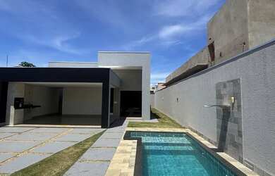 Imagem: A casa possui 3 Dormitórios, 3 Banheiros, 5 Vagas na garagem